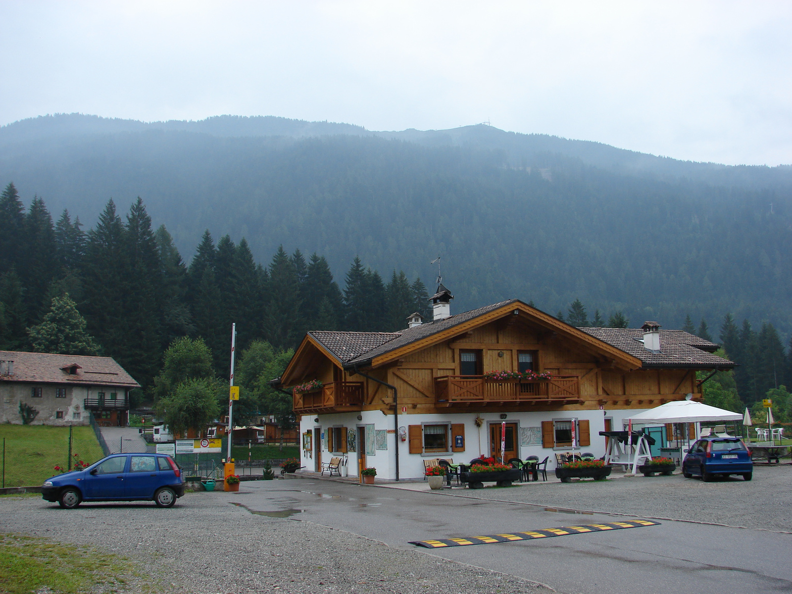 Madonna di Campiglio-kempingbejárat.