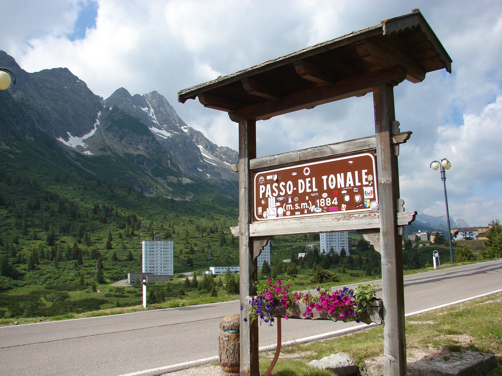 Passo del Tonale -lakótelep majd' kétezer méteren?