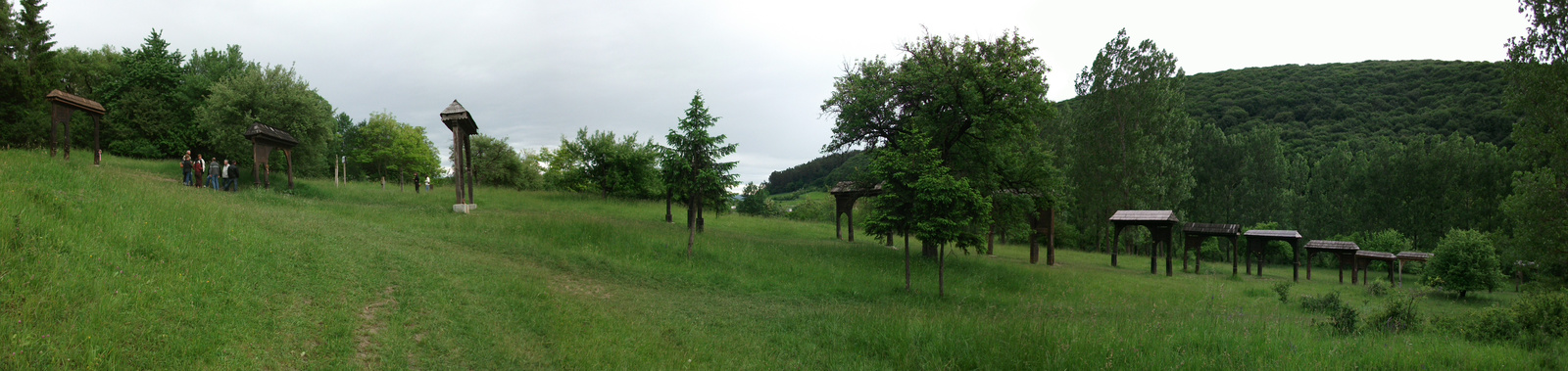 panorámakép a székelykapukról