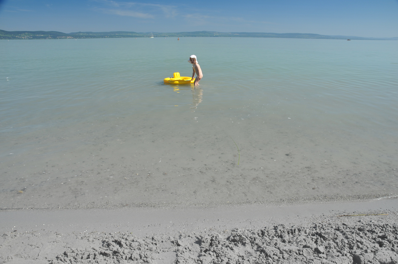 Balatonlelle Maja a vízben