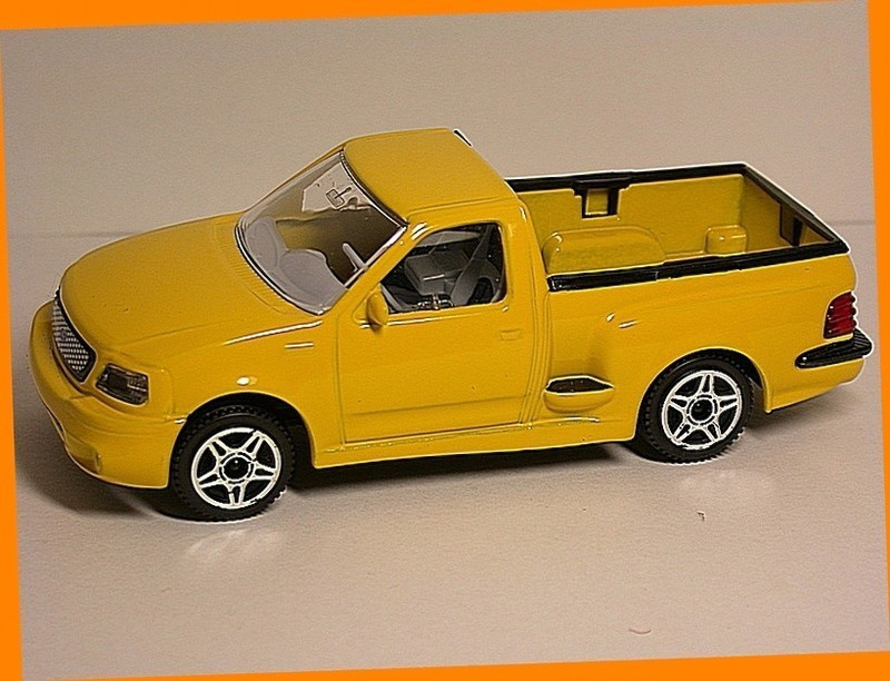 FORD SVT F 150 LIGHTNING BUR. 1 43