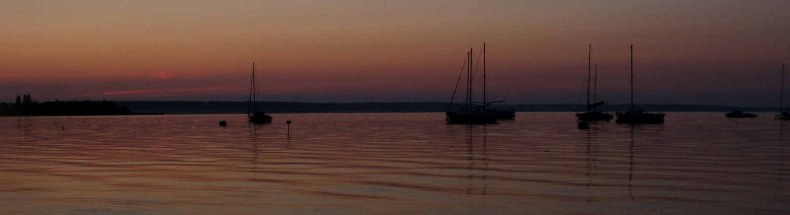 Balatonalmádi hajnalban panorama