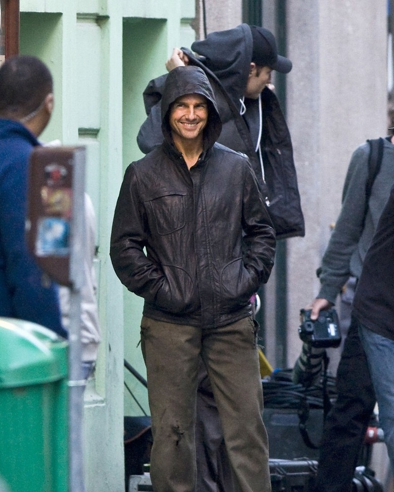 tom-cruise-frowning-in-prague-01