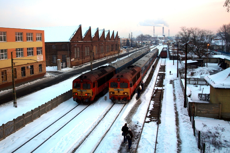 M41 2203 & 2202 Kispest 2010.02.03.