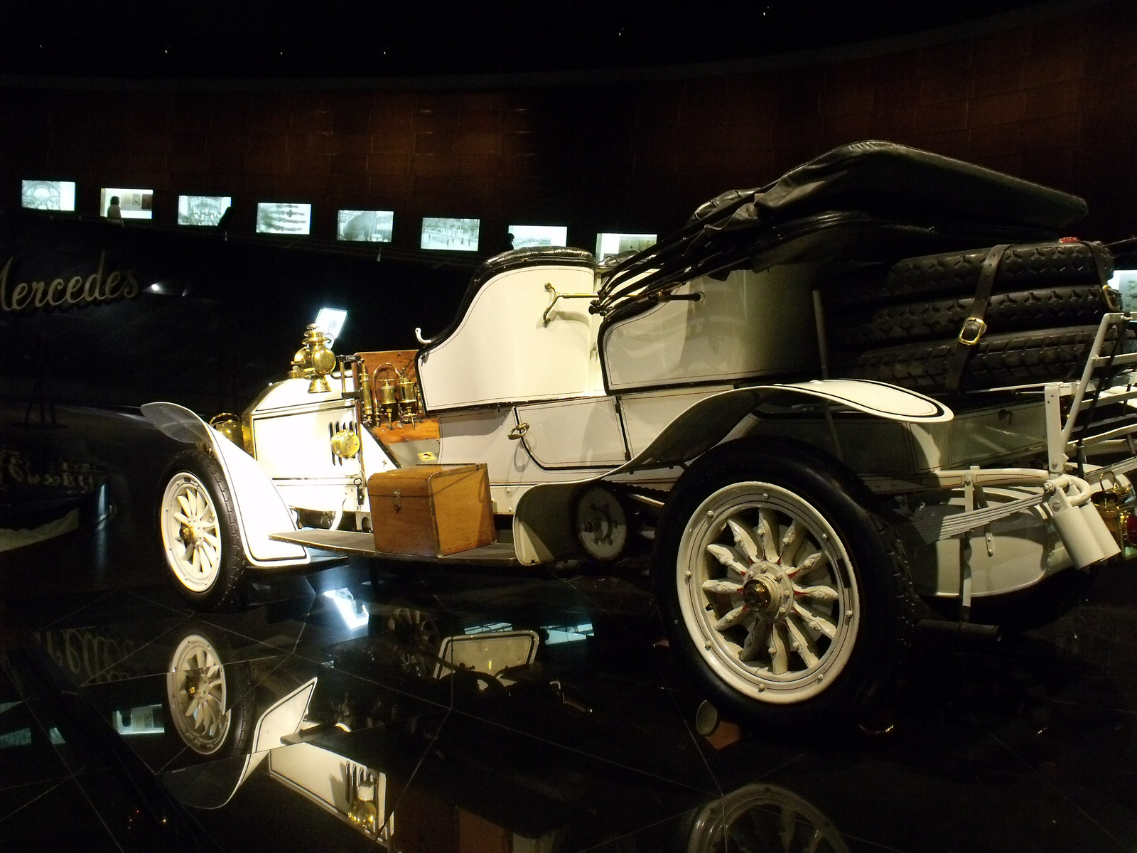 Mercedes múzeum Stuttgart 276