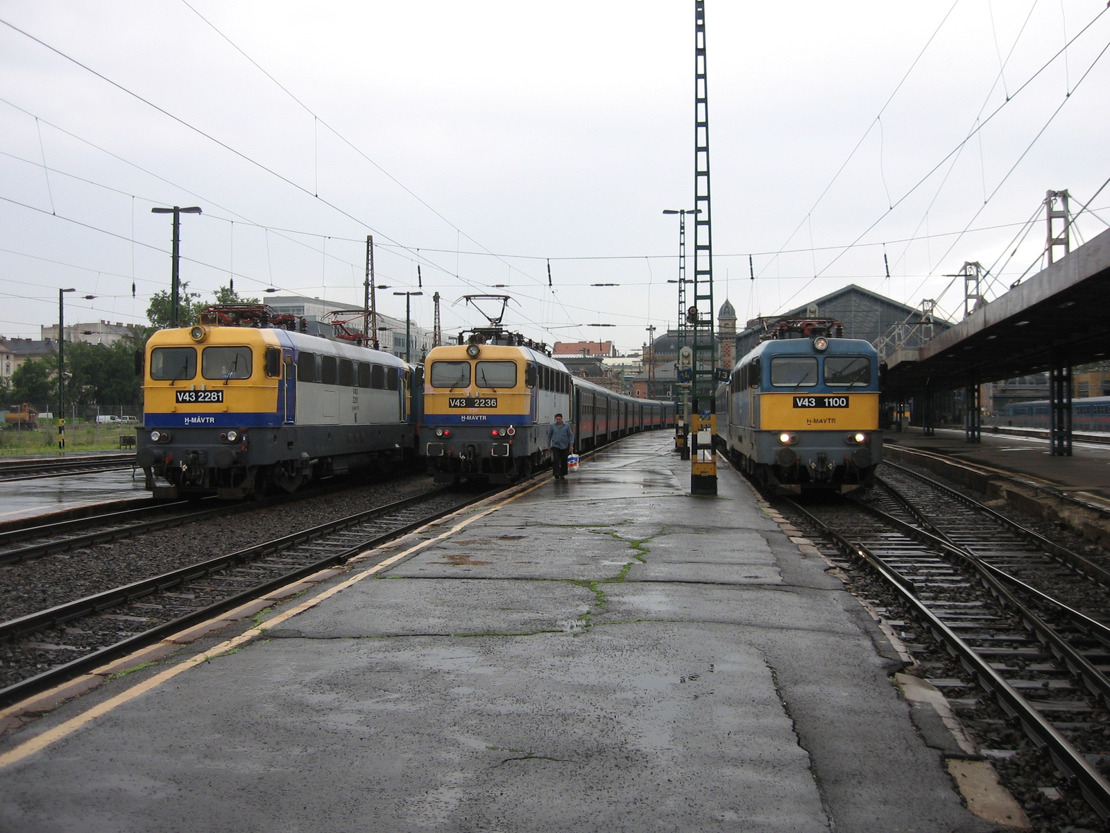 V43 2281 & V43 2236 & V43 1100