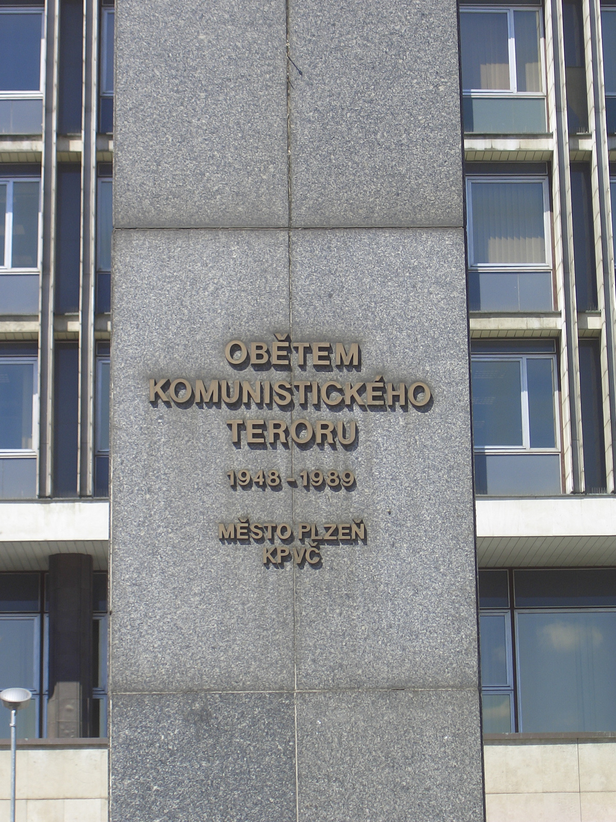 Plzen - A kommunizmus áldozatainak emlékoszlopa