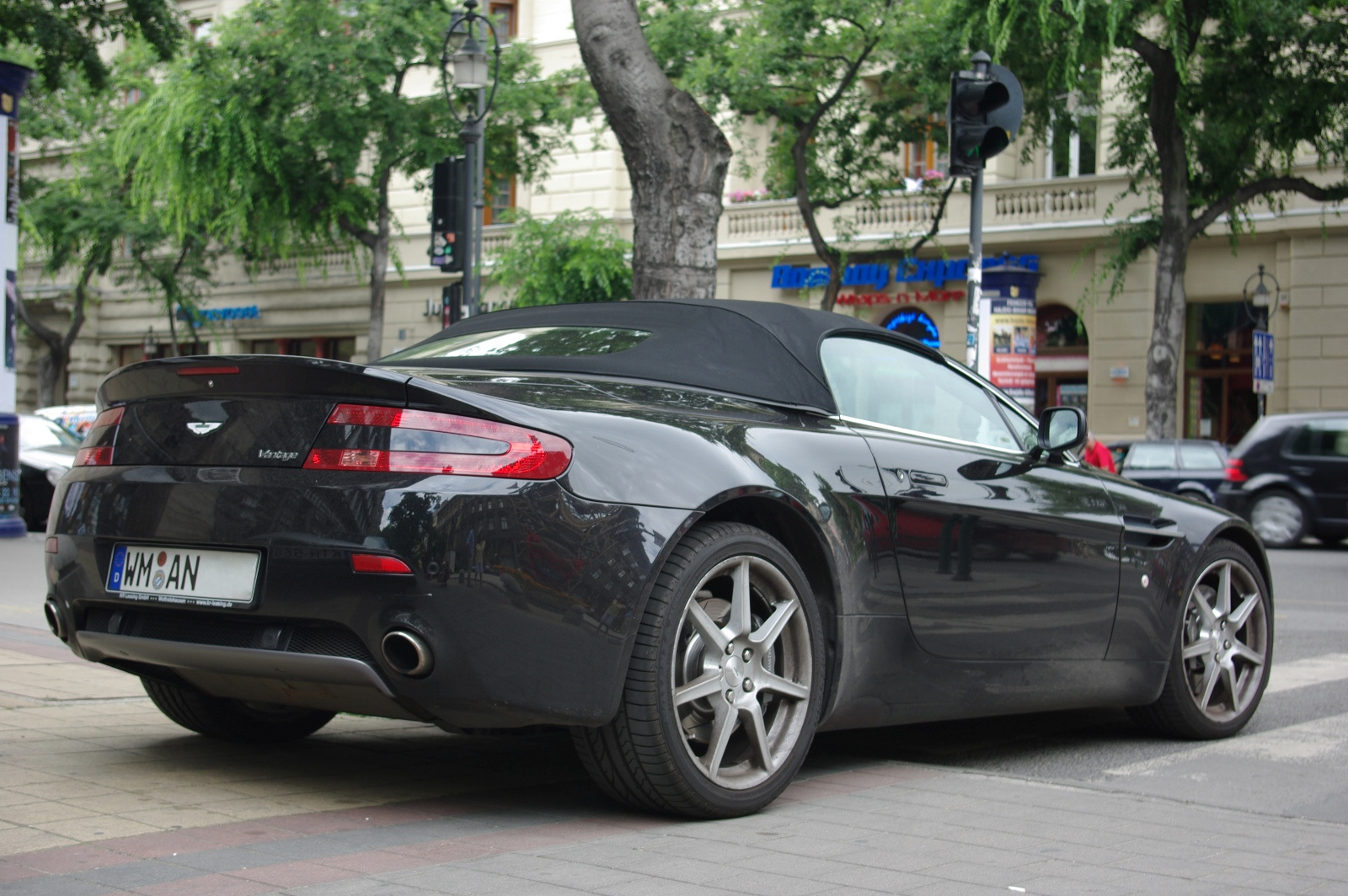 Aston Martin Vantage Roadster (7)