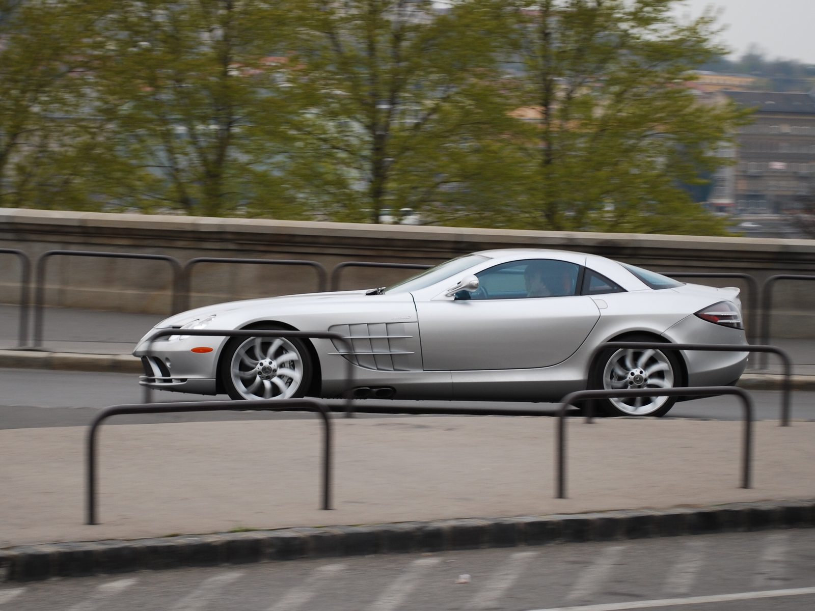 McLaren SLR