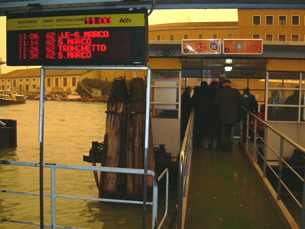 030 Vaporetto megálló a Piazzale Roma-nál