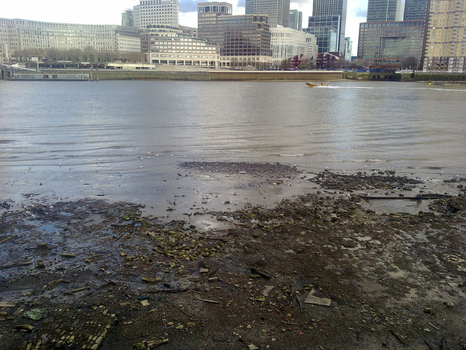 River thames coast go back at Canary Wharf