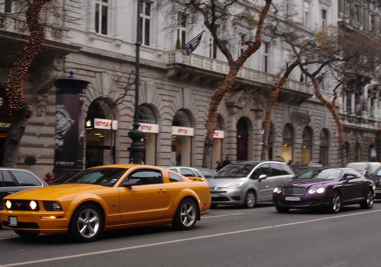 Bentley Continental GT & Ford Mustang GT