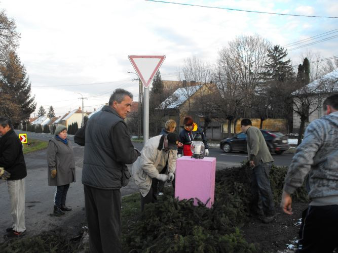 20101127-Adventi koszorú készítésel Hegyfalu 006