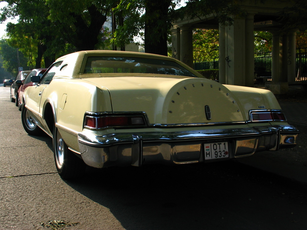 Lincoln Continental Mark IV