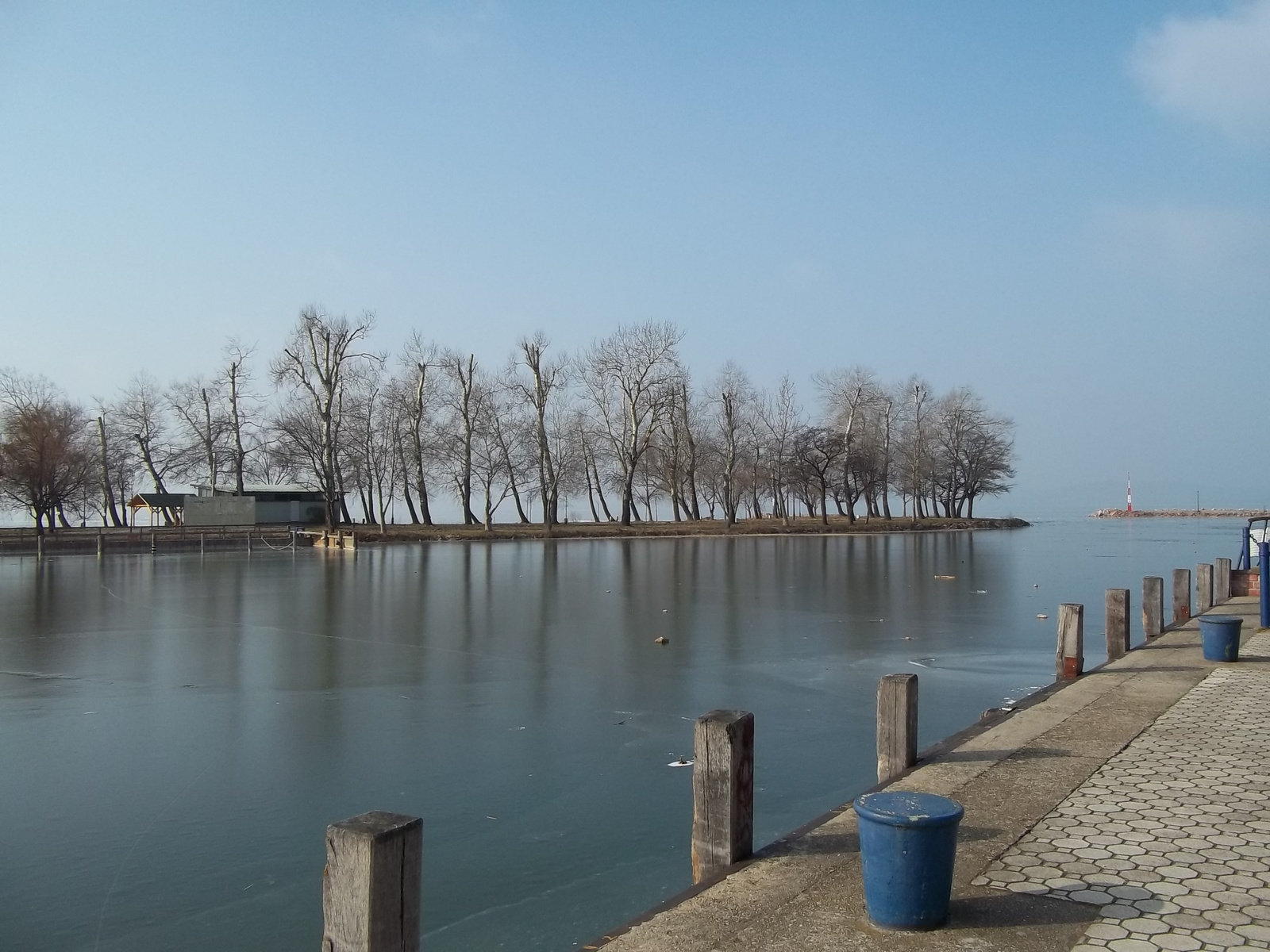 2011.02.02 téli Balaton mentén a déli parton 035