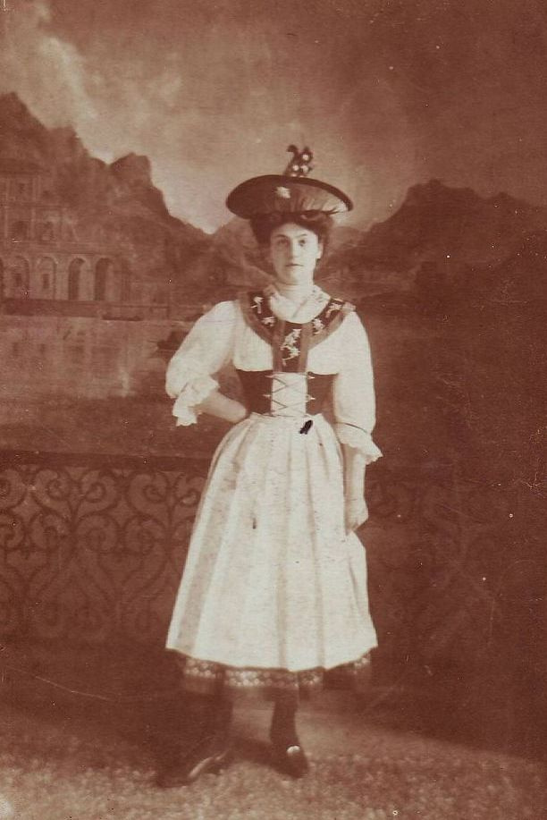 Adolfine Erras 1889