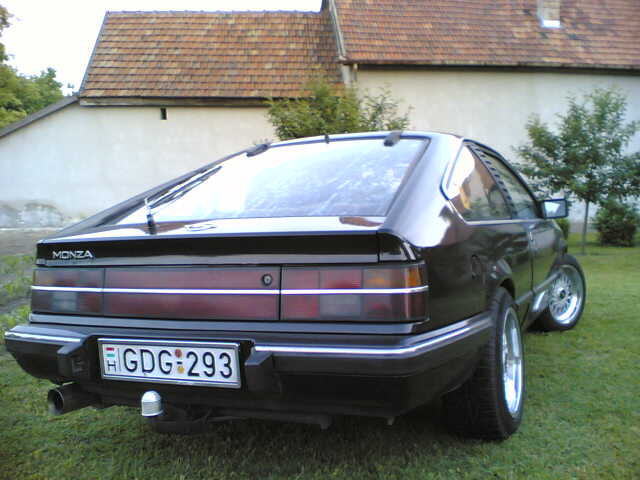 Opel Monza hátulja