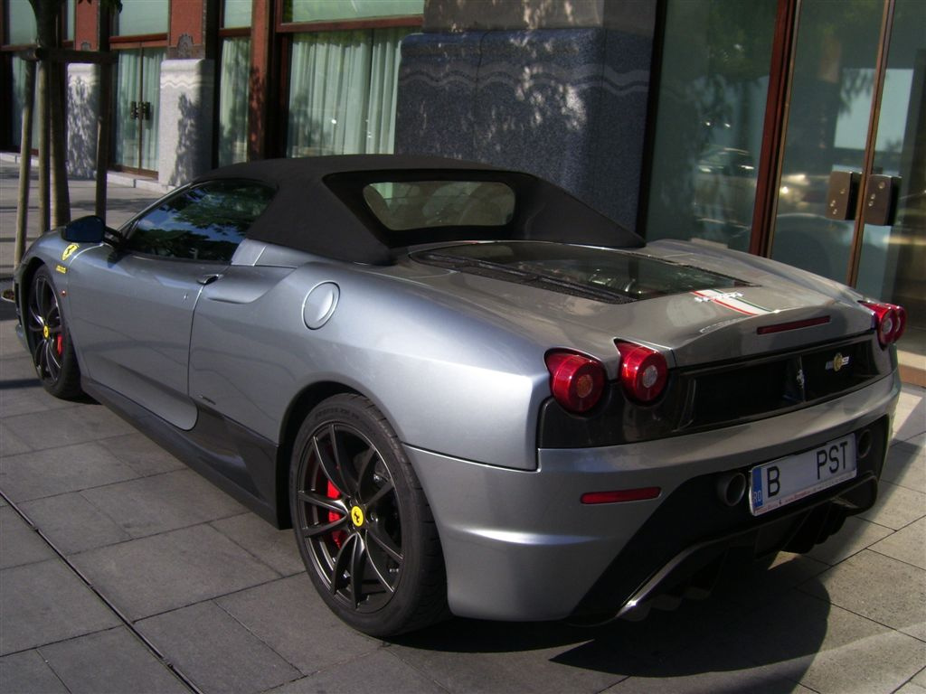 Ferrari Scuderia Spider 16M