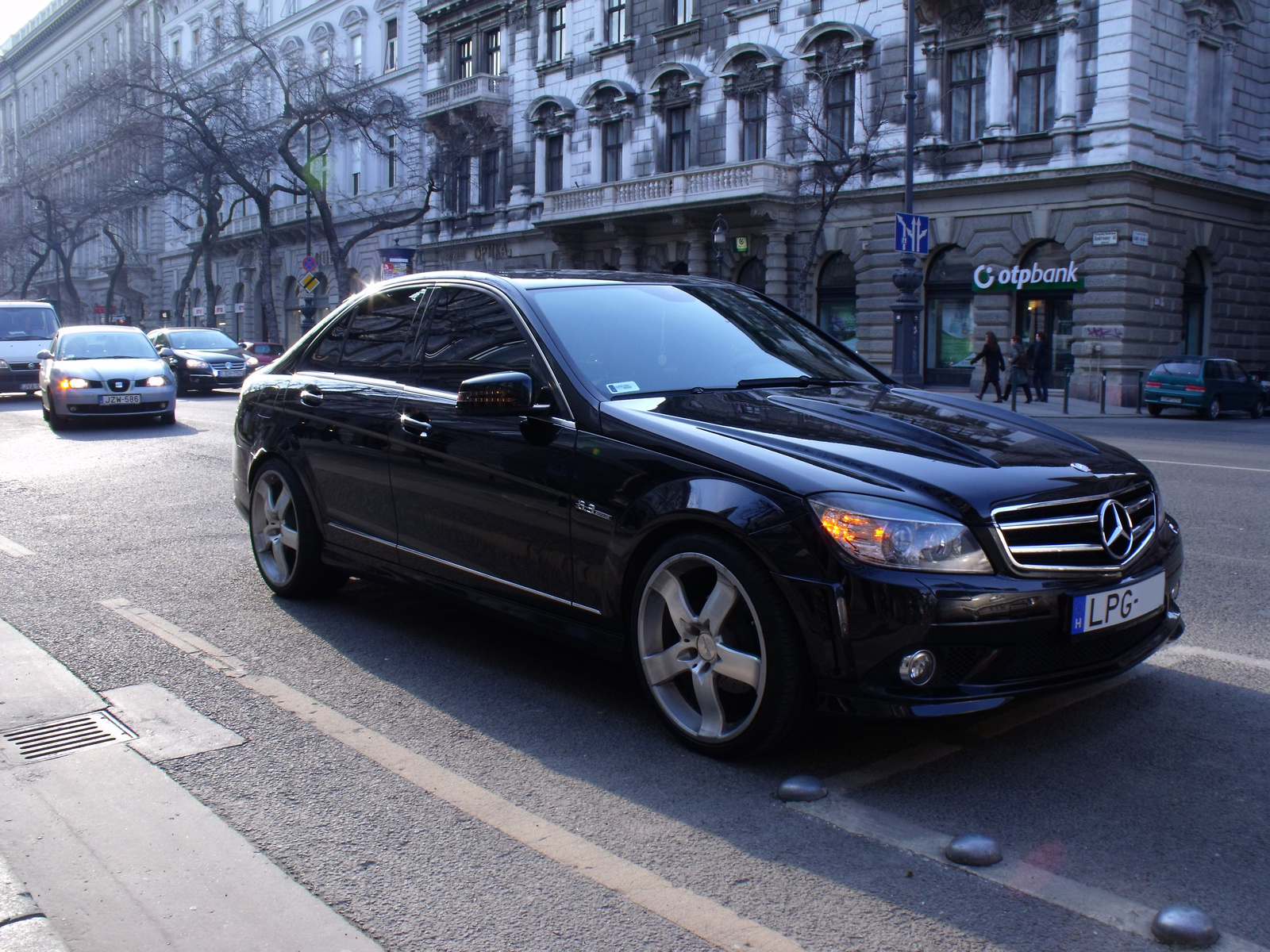 Mercedes kamu C63 AMG 2