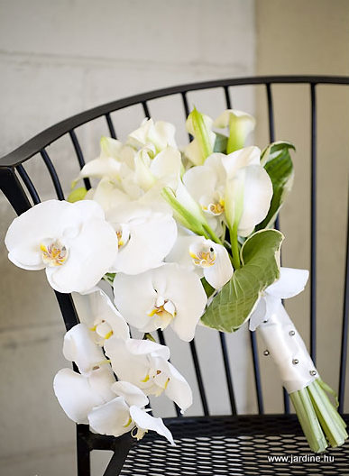orchidea fehér menyasszonyi csokor