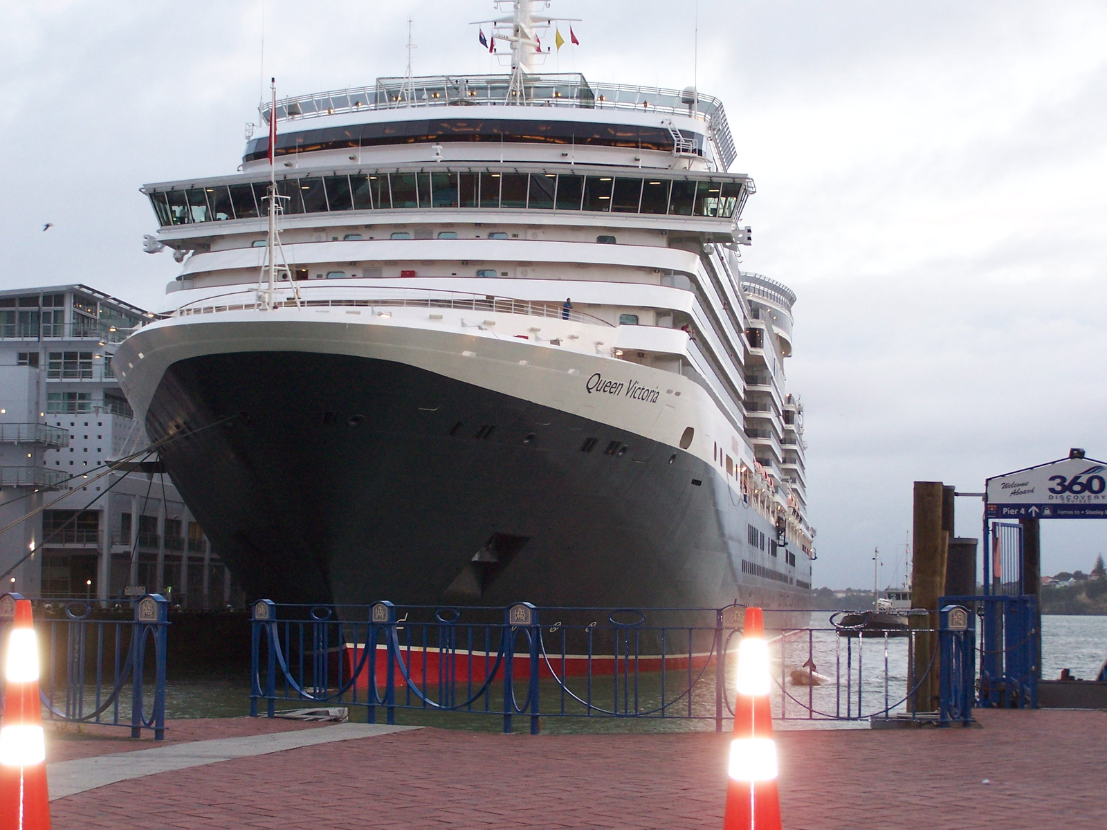 Queen Victoria docked in Auckland 001