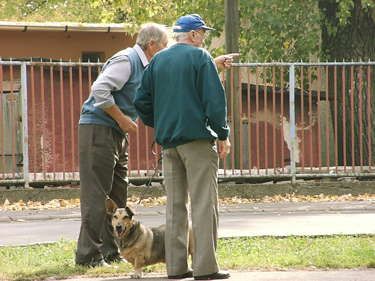 Kutya és gazdája a Béke téren 2007.10.12.02