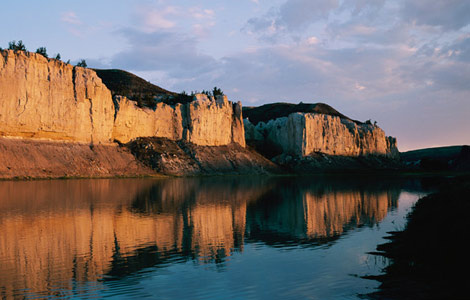 missouri-river-cliffs-718927-ga