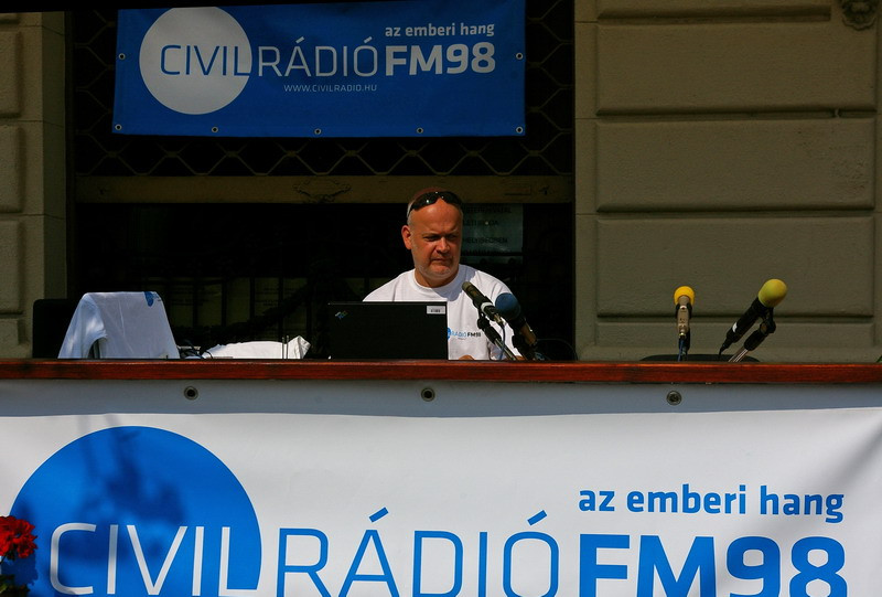 Civil Rádió látványstúdió Óbuda Fő tér