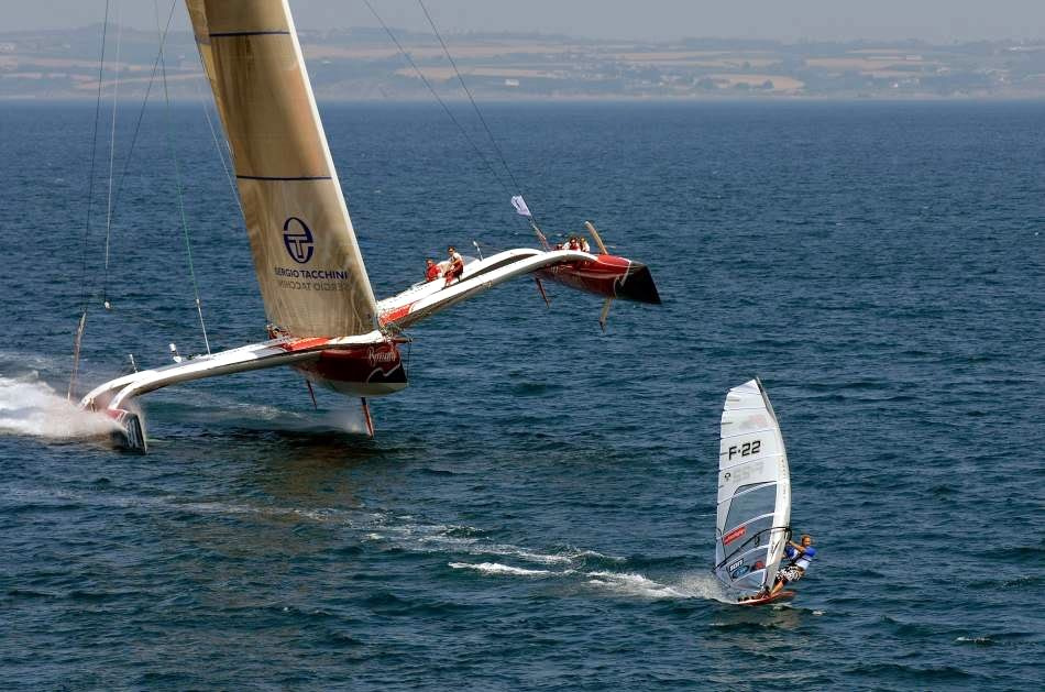 WindsurferKicksAssOfTrimaran