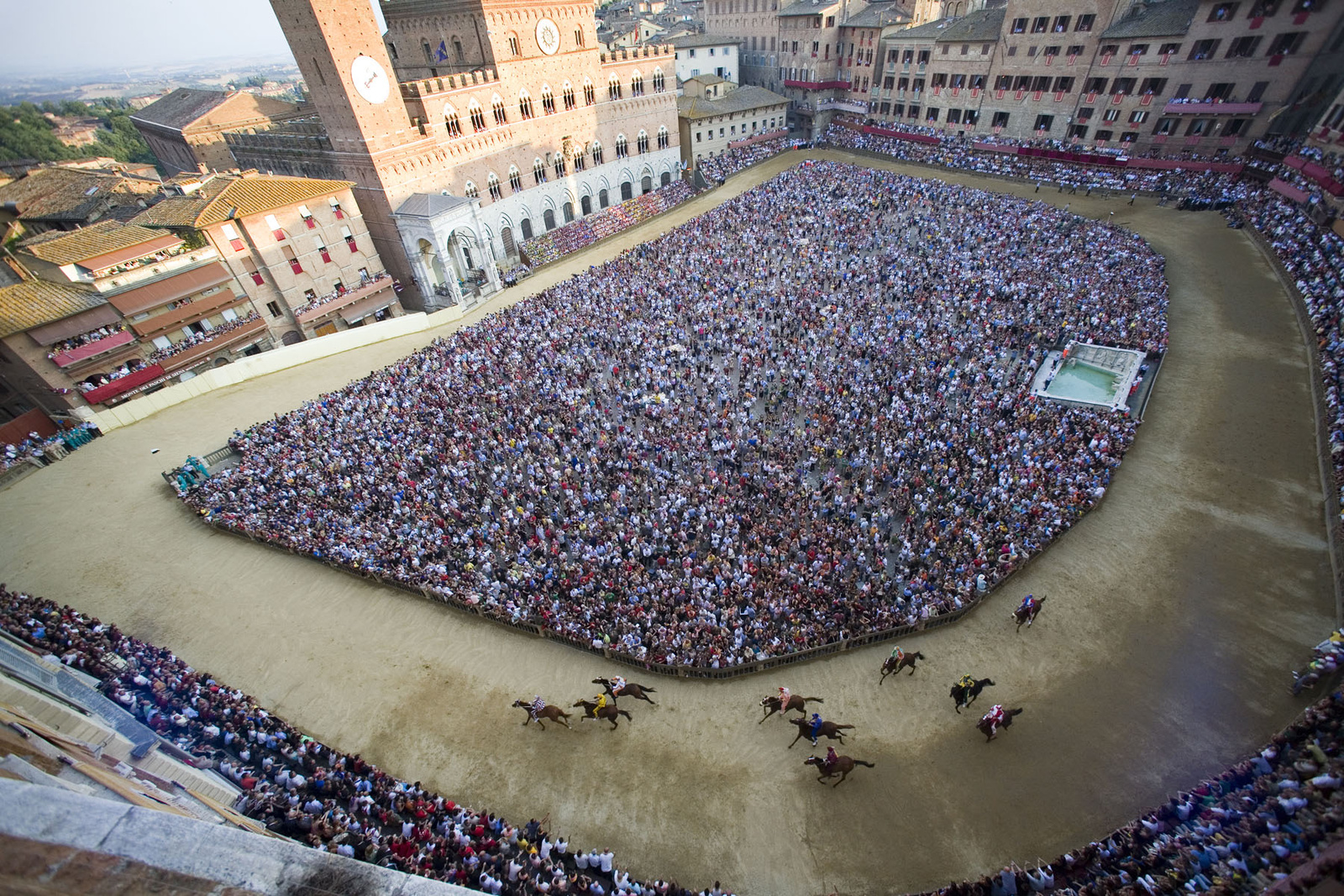 Sienai lóverseny /Palio/