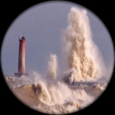 lighthouse-wave-2.jpg.400x400