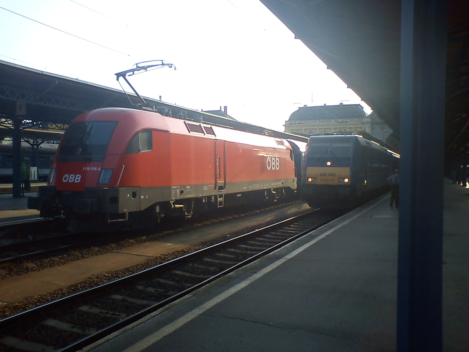 480 002 és egy ÖBB taurus.