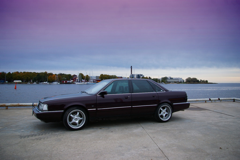 Audi 200 sedan by ShadowPhotography