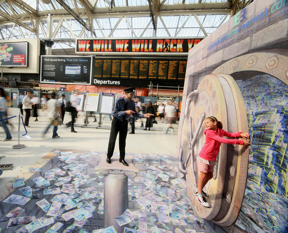 Kurt Wenner Creates 3D Street Drawing W-lqRofg6K3l