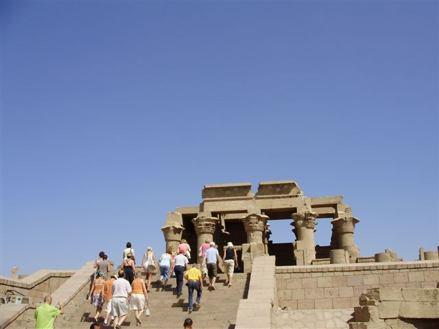 Kom Ombó