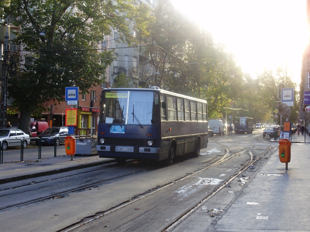 Villamospótlás a Mester utcában