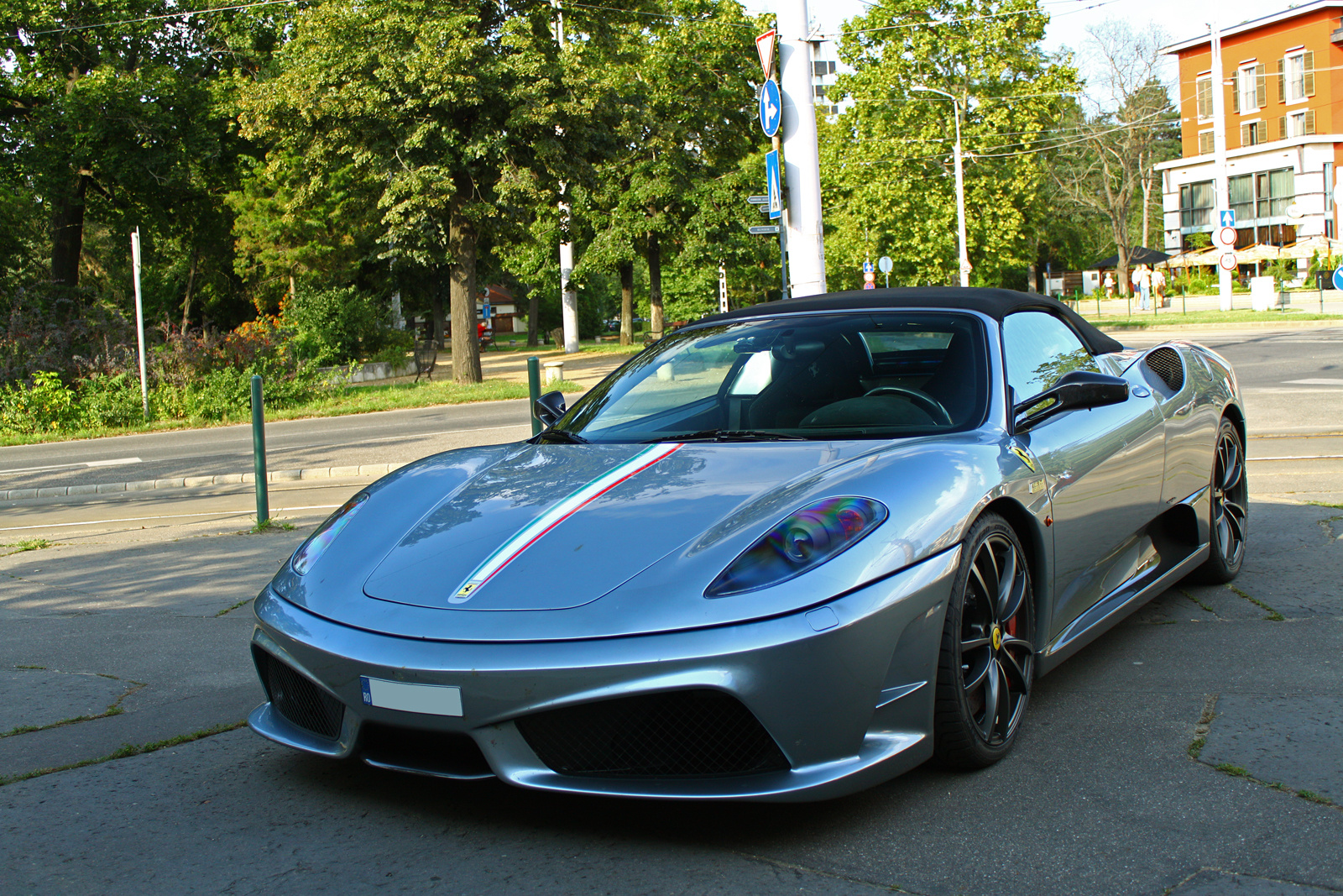 Ferrari Scuderia Spider 16M