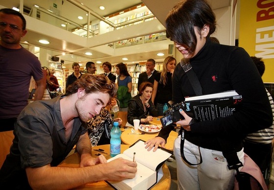 Breaking Dawn Bookstore (07)