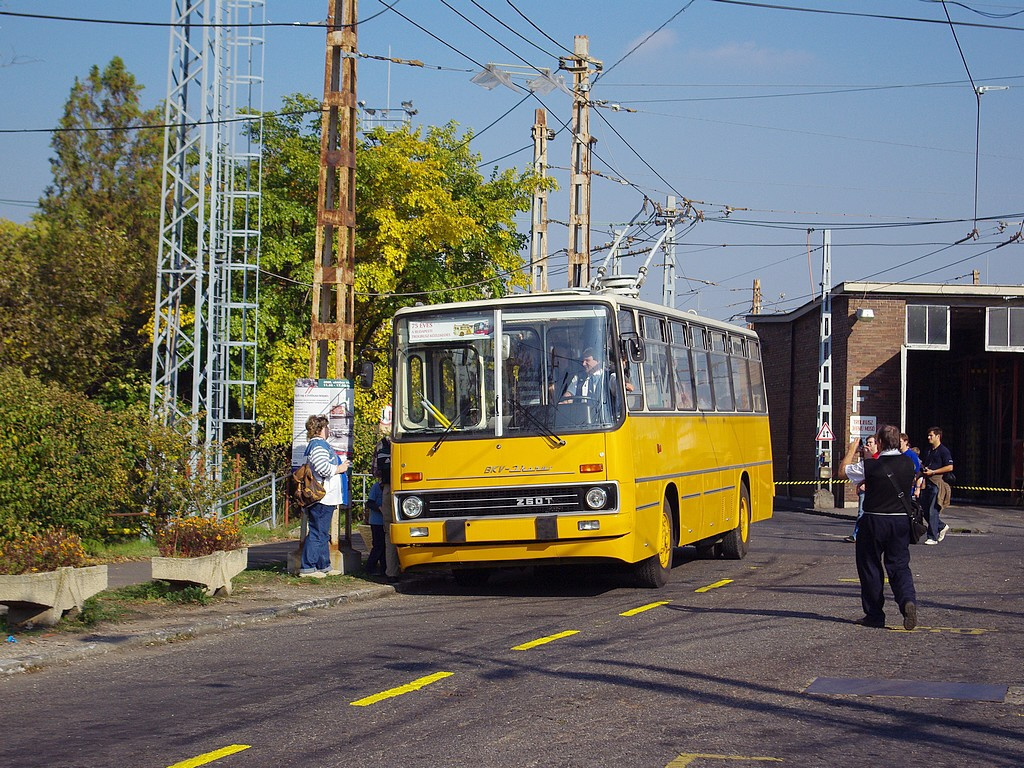 Ikarus 260 T a Pongrác úti troligarázsban 18 2008.10.11