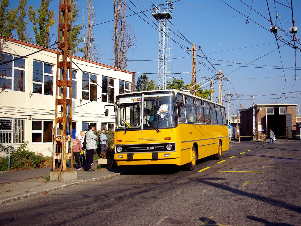 Ikarus 260 T a Pongrác úti troligarázsban 33 2008.10.11