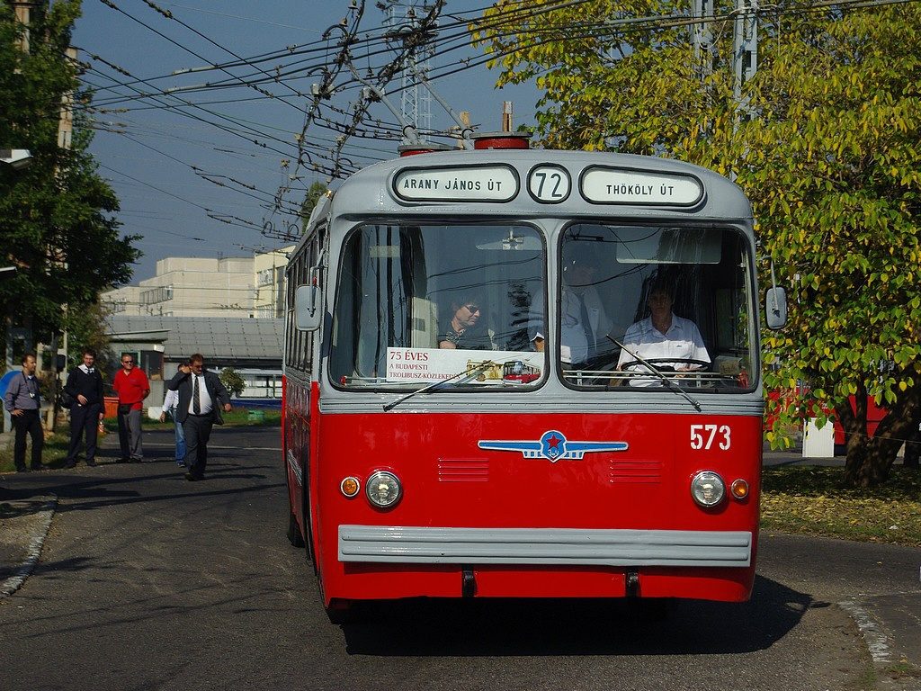 ZIU 5 a Pongrác úti troligarázsban 3 2008.10.11