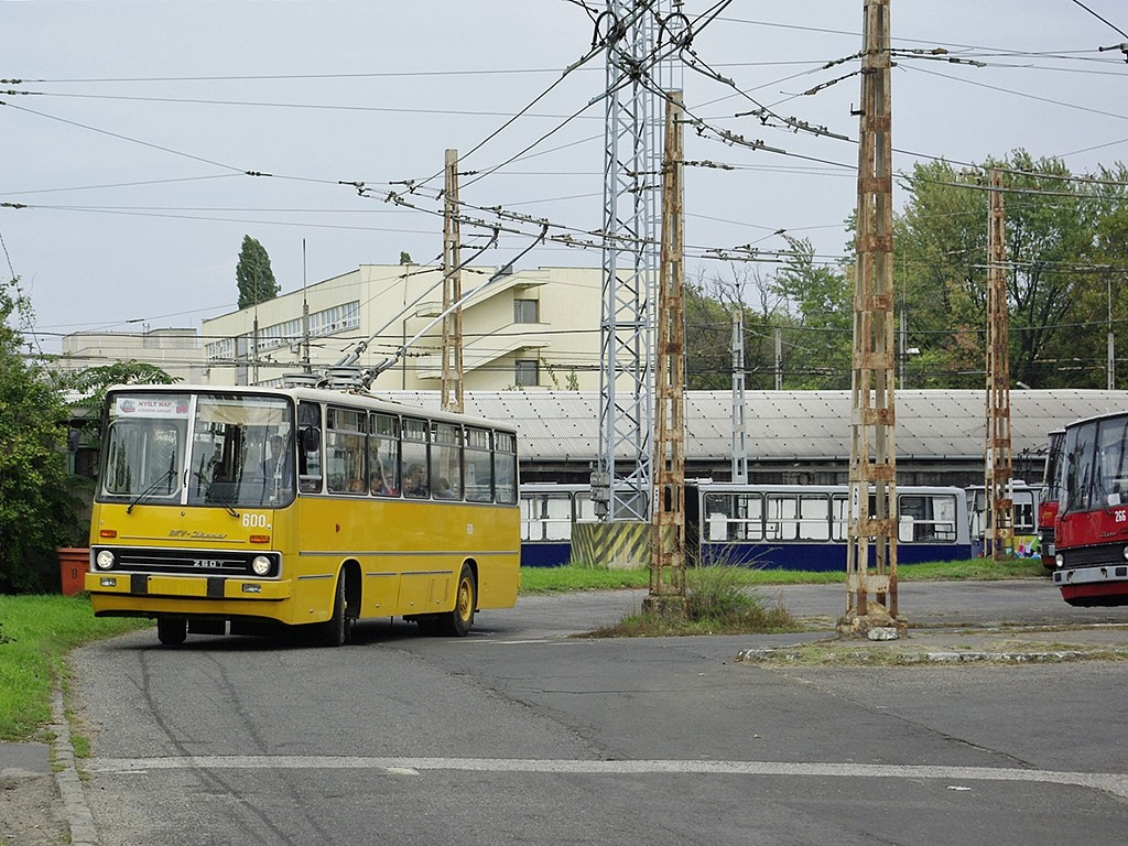 Ikarus 260T a Troligarázsban 18 2010.09.25
