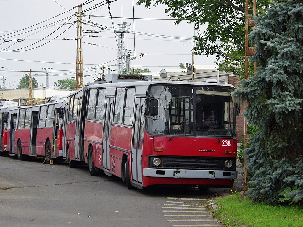 Ikarus 280T a Troligarázsban 16 2010.09.25