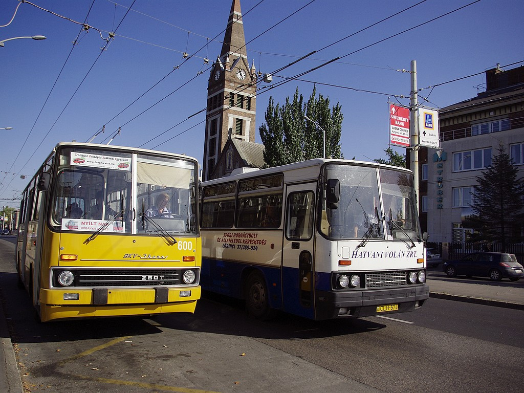 Ikarus 260T és Ikarus 256 a Stadionoknál  2009.09.26