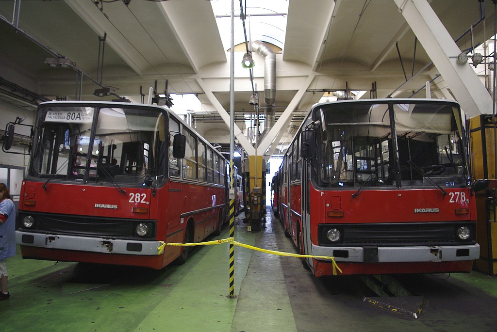 Ikarus 280 T a Troligarázsban 6 2009.09.26