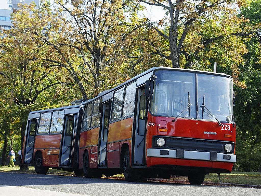 Ikarus 280T a Közlekedési Múzeumnál 5 2009.09.27