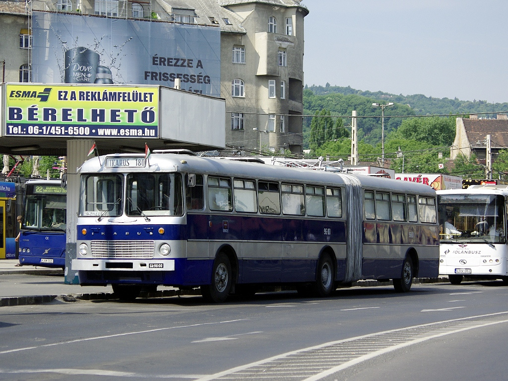 Ikarus 180 a Széll Kálmán téren 02 2011.06.05