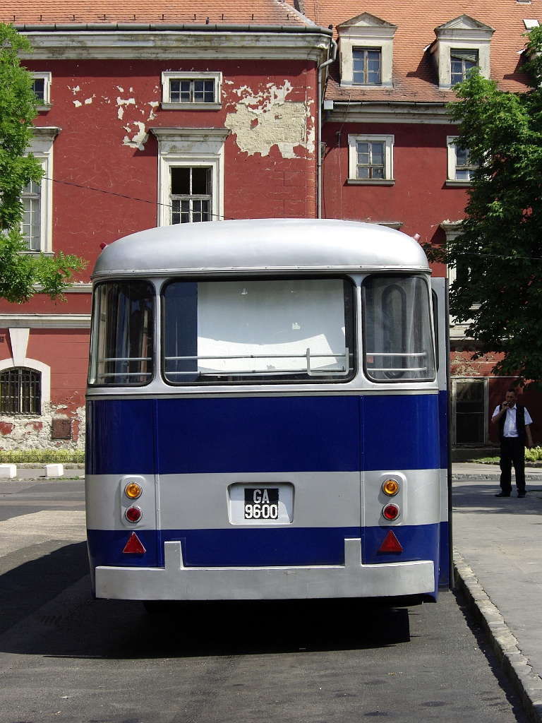 Ikarus 180 a Batthyány téren 05 2011.06.11