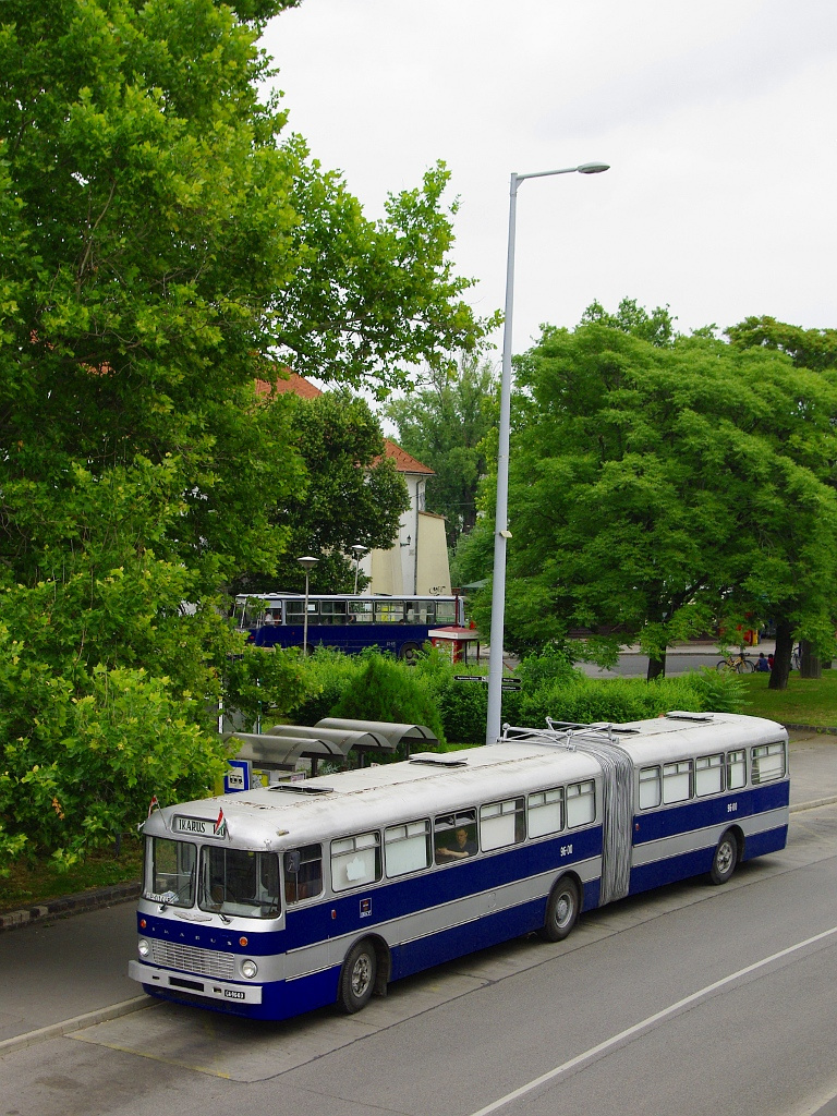 Ikarus 180 a Szentlélek téren 24 2011.06.11