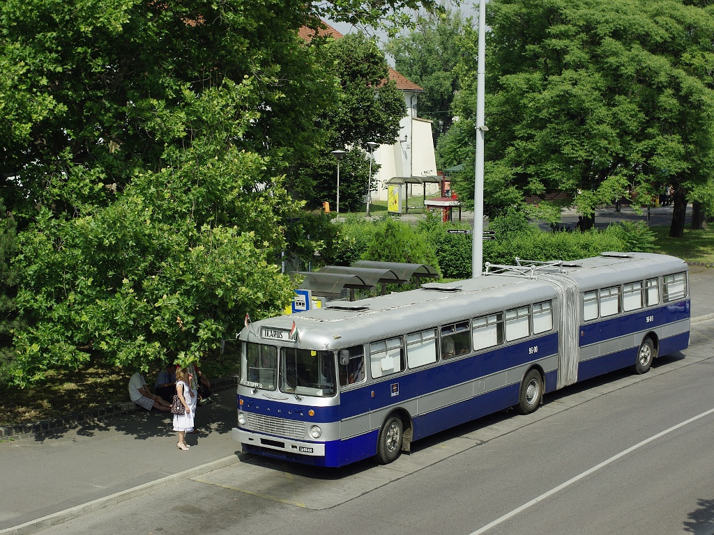 Ikarus 180 a Szentlélek téren 47 2011.06.11